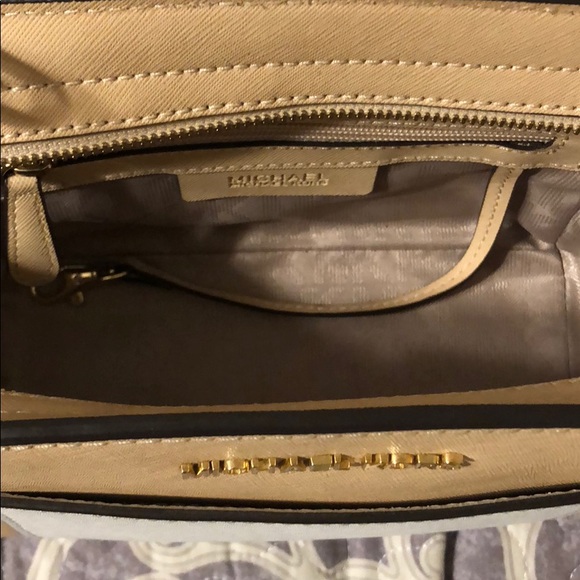 Michael Kors crossbody - Picture 2 of 4